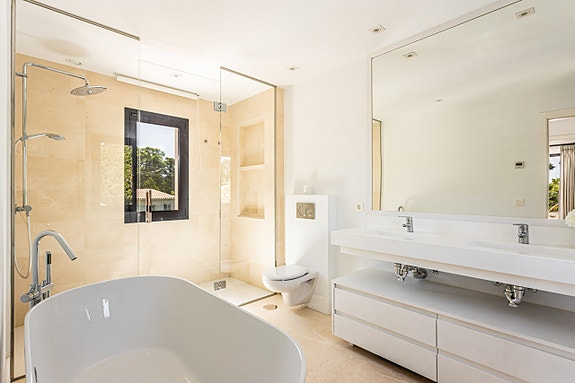 En megler med gode referanser - SPANIA1.no