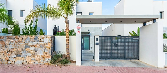 En megler med gode referanser -  SPANIA1.no