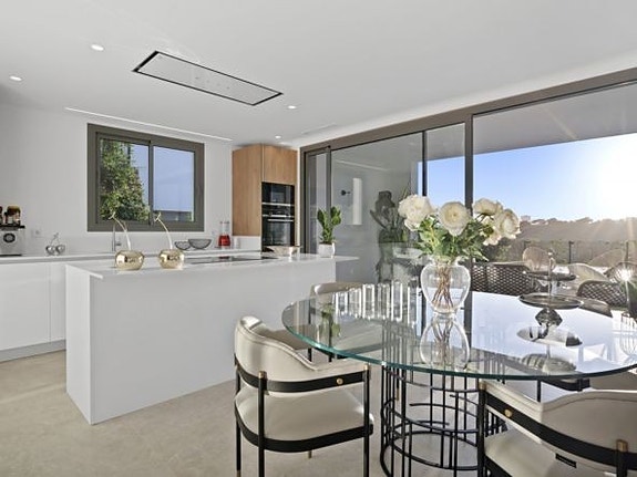 En megler med gode referanser - SPANIA1.no