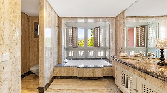 En megler med gode referanser - SPANIA1.no