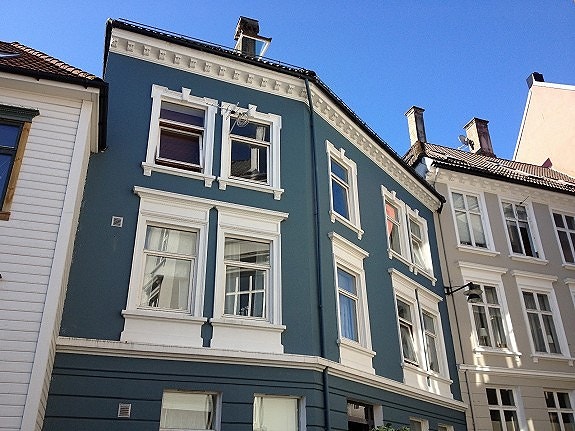 Bygget mitt i stille gågate til Nygårdshøyden