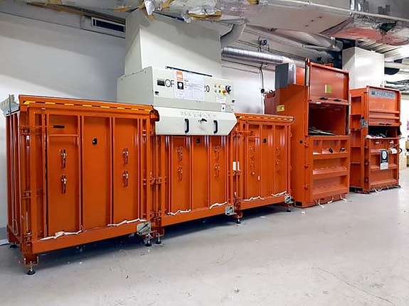 Emballasjepresser i avfallsrommet