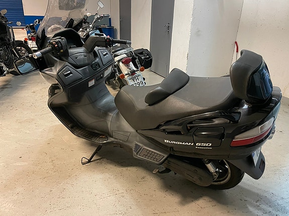 Suzuki 650 burgman 5 of 9