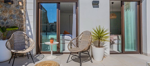 Bruk en megler med gode referanser - se SPANIA1.no