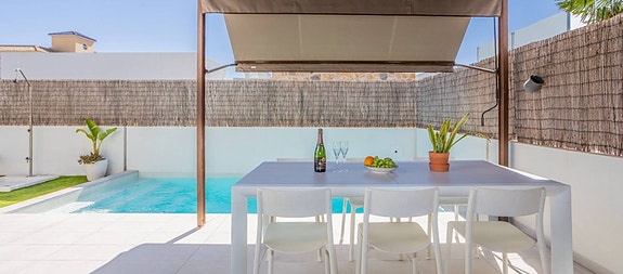 Bruk en megler med gode referanser - se SPANIA1.no