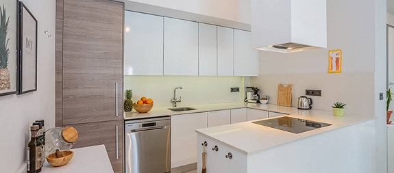 Bruk en megler med gode referanser - se SPANIA1.no