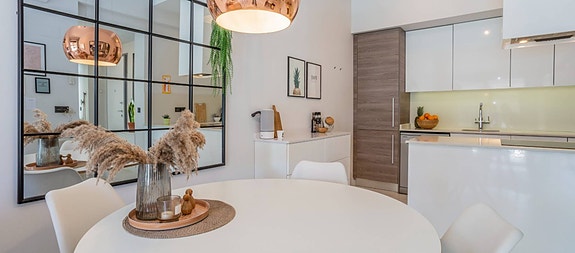 Bruk en megler med gode referanser - se SPANIA1.no