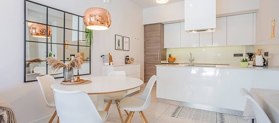 Bruk en megler med gode referanser - se SPANIA1.no