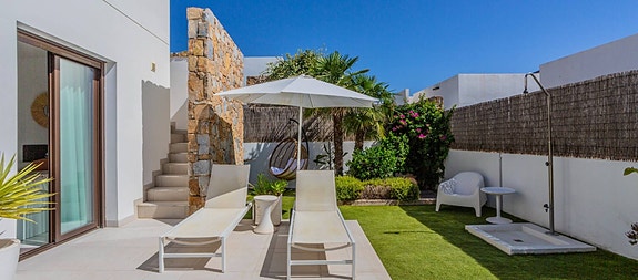 Bruk en megler med gode referanser - se SPANIA1.no