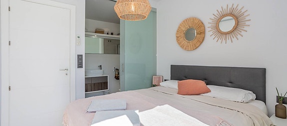 Bruk en megler med gode referanser - se SPANIA1.no