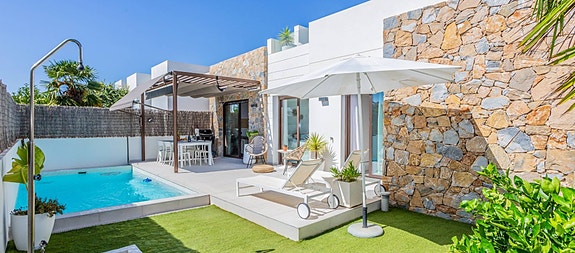 Bruk en megler med gode referanser - se SPANIA1.no