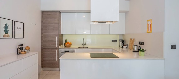 Bruk en megler med gode referanser - se SPANIA1.no