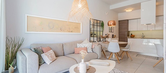 Bruk en megler med gode referanser - se SPANIA1.no