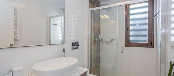 Bruk en megler med gode referanser - se SPANIA1.no