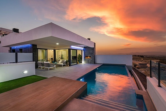 En megler med gode referanser -  SPANIA1.no