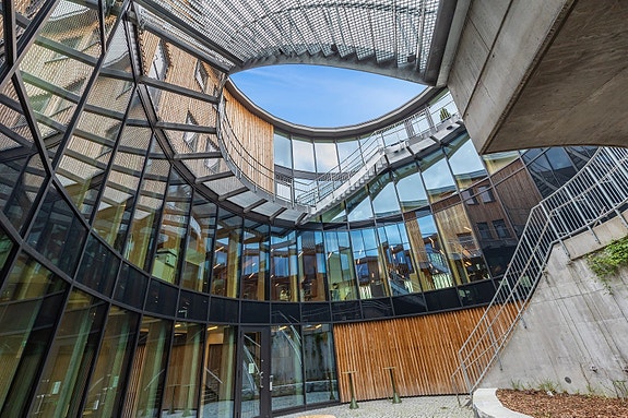Spennende arkitektur med et Atrium i midten