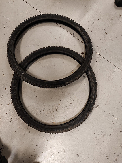 To Schwalbe ice spiker pro dekk
