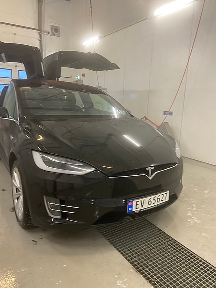 Tesla Model X 2 of 14