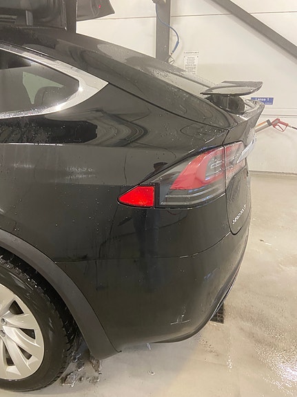 Tesla Model X 13 of 14