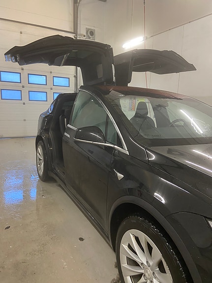 Tesla Model X 3 of 14