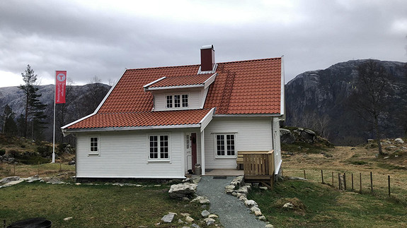 Bakken Gard i Lysefjorden