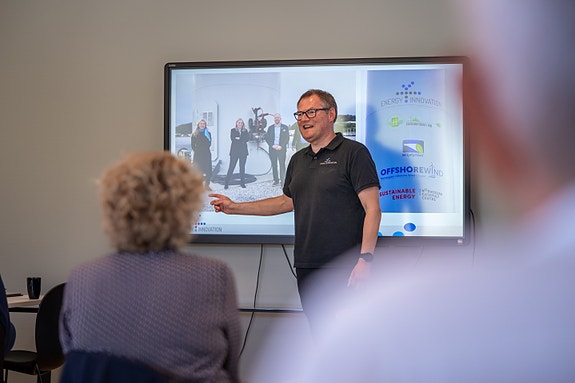 Energy Innovation har en rekke besøk fra politikere, myndighet- og industriaktører som ønsker informasjon om behovet for kompetanseheving og utdanninger innen on- og offshore vind.