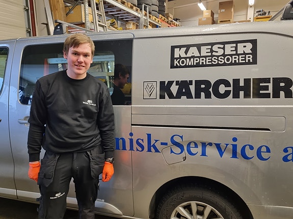 Servicetekniker klargjør for tur