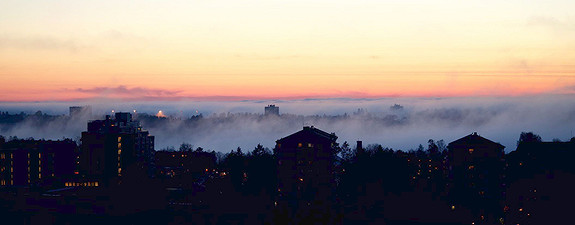 Oslo i tåke. Foto: Håkon von Hirsch