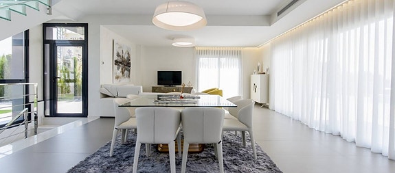 Bruk en megler med gode referanser - se SPANIA1.no