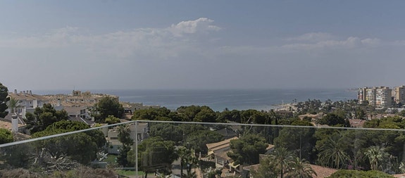 Bruk en megler med gode referanser - se SPANIA1.no