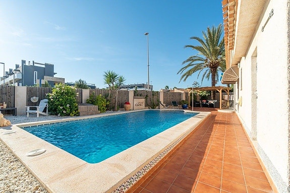 En megler med gode referanser - SPANIA1.no