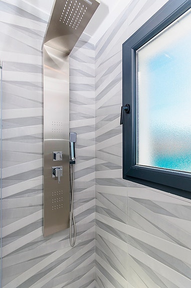 Soverom 1 med eget bad