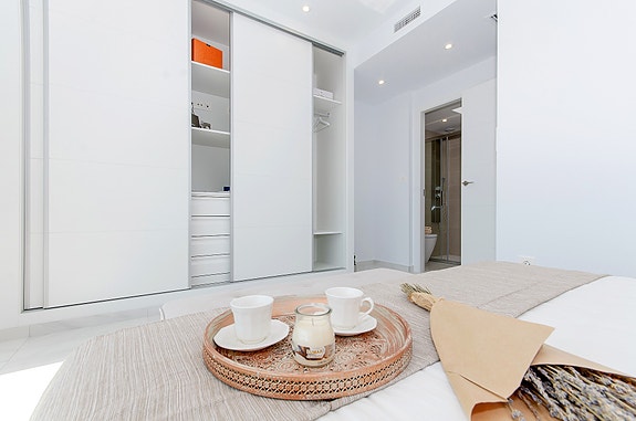 Soverom 1 med eget bad og terrasse