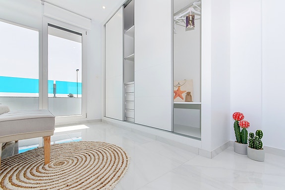 Soverom 1 med eget bad og terrasse