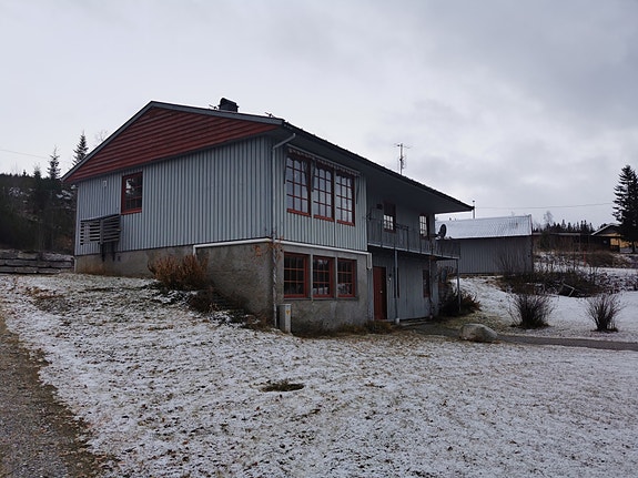 Enebolig med sokkel og utleiemulighet