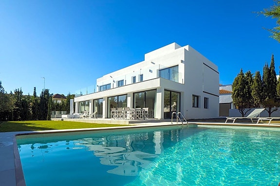 En megler med gode referanser - SPANIA1.no