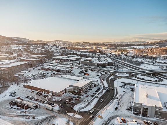 Eiendommen ligger sentralt i Åsane