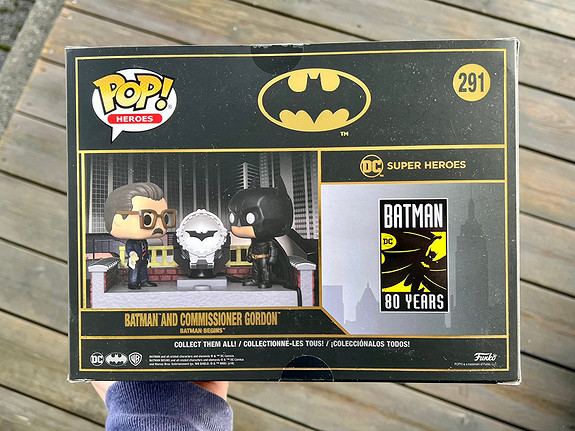 Funko Pop! Batman and Commissioner Gordon (with Light-Up Bat Signal) | FINN  torget