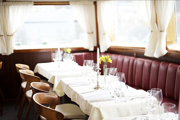 Privat/firmaturer på båter i Oslofjorden + Vestlandet fra 2 gjester til 400. 17 of 30