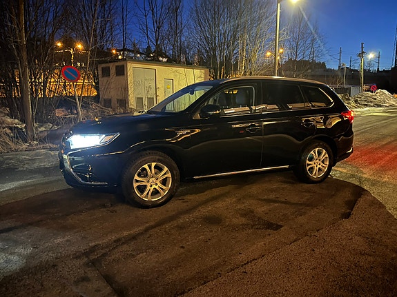 Mitsubishi Outlander 2 of 13
