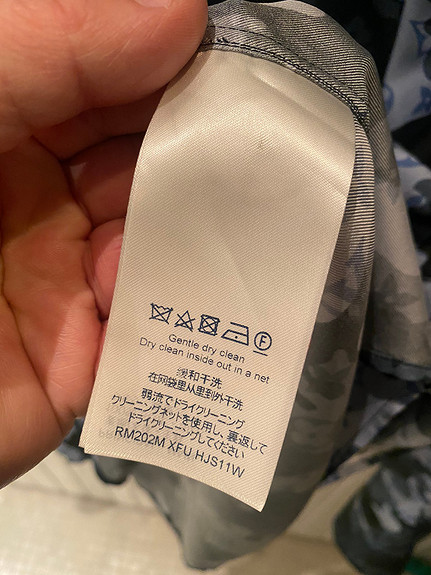 Louis Vuitton herre silkeskjorte i str. XXL selges
