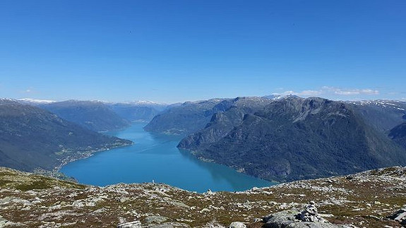 Utsikt frå Molden, ein fin topptur i Luster.