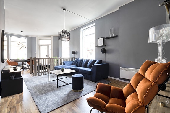 Attraktiv og stor 4-roms over to plan