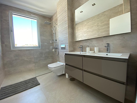 En megler med gode referanser - SPANIA1.no