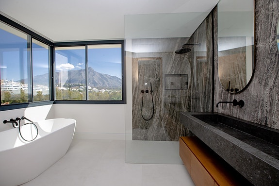 En megler med gode referanser - SPANIA1.no