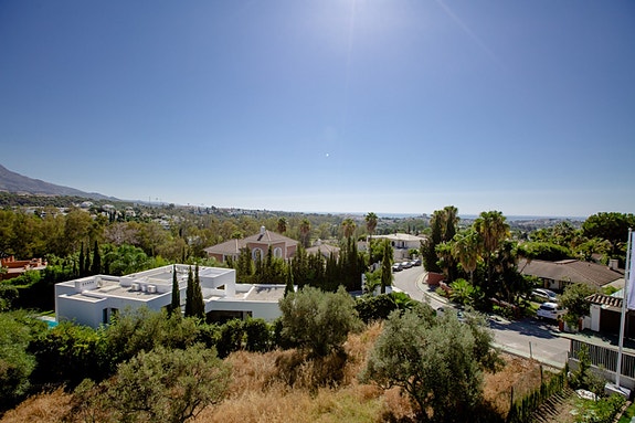 En megler med gode referanser - SPANIA1.no