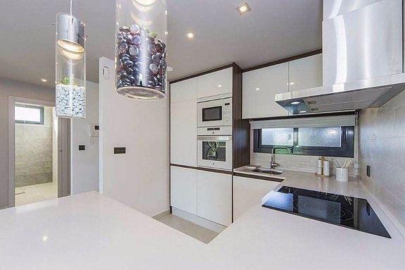 En megler med gode referanser -  SPANIA1.no