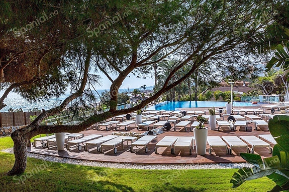 Bruk en megler med gode referanser - se SPANIA1.no