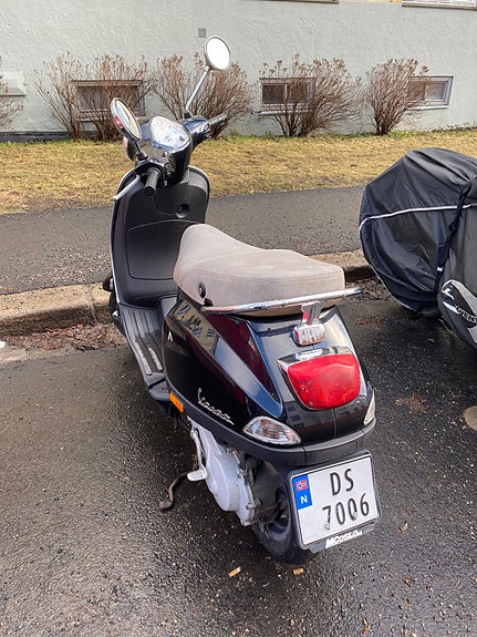 Vespa LX-50 12 of 14