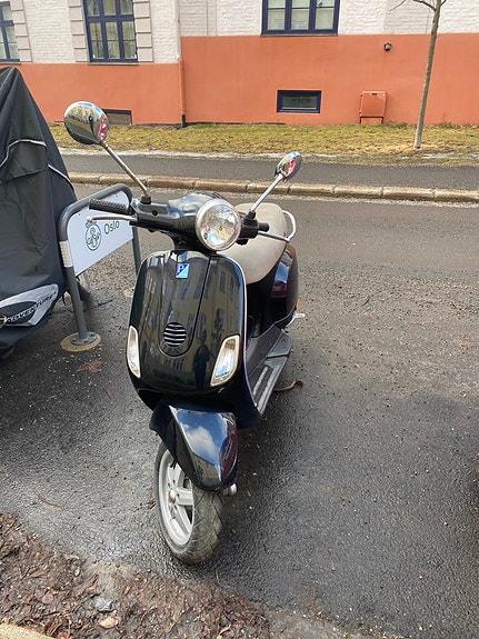 Vespa LX-50 11 of 14